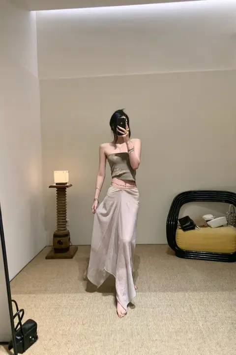 不規則な裾のウールスカート【秋向け・柔らかな雰囲気】