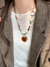 琥珀デザインのハートペンダントネックレス【ビンテージ風・編みひも・ロングビーズ】