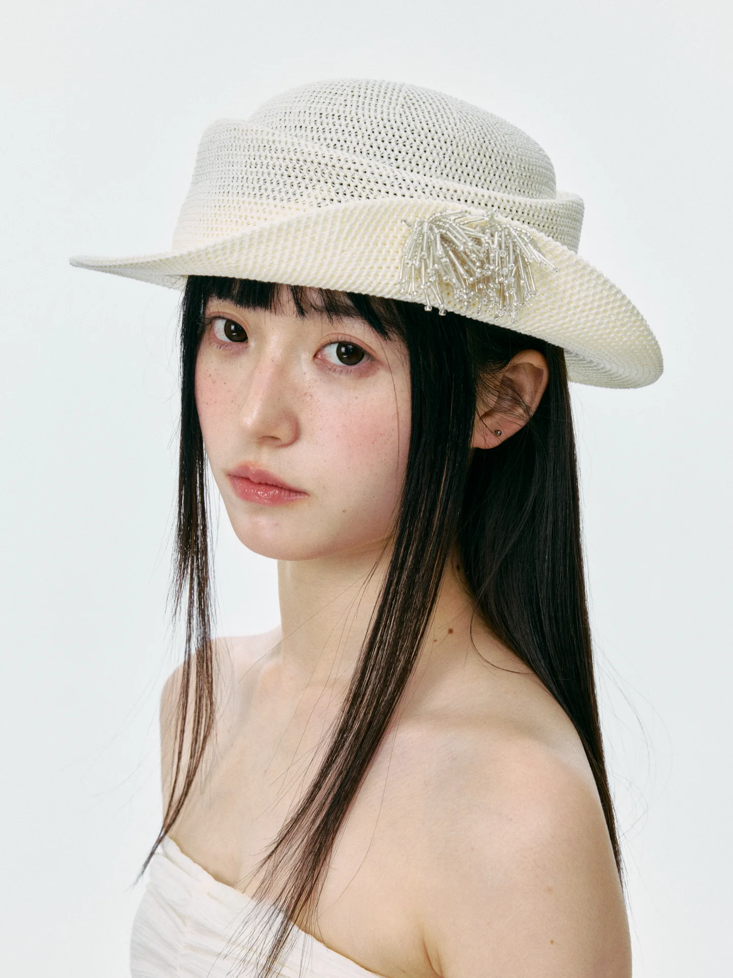 春夏秋用のフェルトリボン付き帽子：復古風花火装飾シルクハットの実用性とデザイン分析