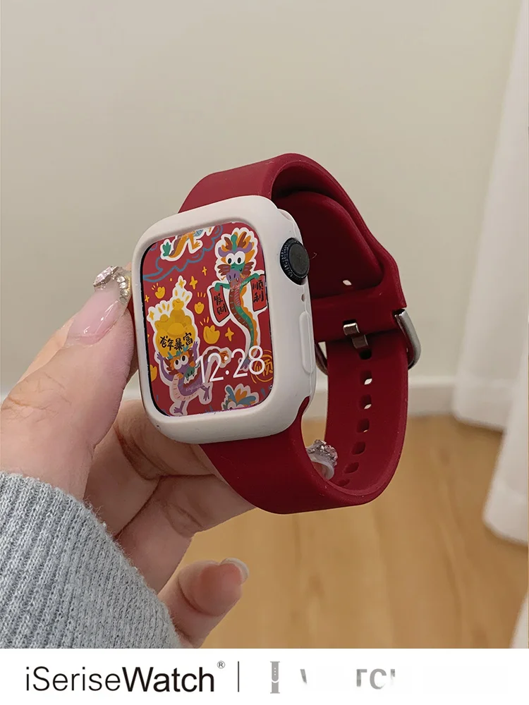 Apple Watchのバンド選びで迷う？赤いシリコンバンドが秋のスタイルを彩る理由とは？
