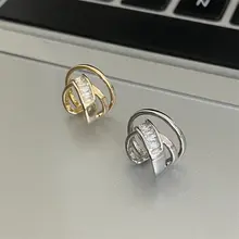 高品質な軽やかで洗練された水晶ジルコニアの幾何学的C型耳骨クリップ