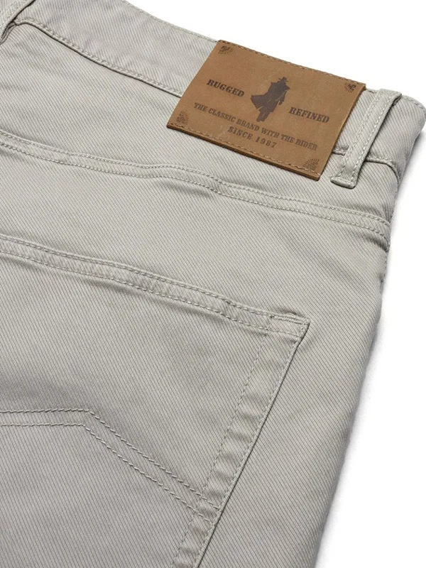 カーゴパンツ メンズ コーデ 完全ガイド｜通勤・日常で失敗しない選び方