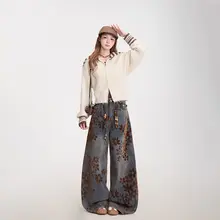 花柄フロッキー付きデニムパンツ【アメリカンデザイン・ウォッシュ加工・レトロ・ワイドレッグ】