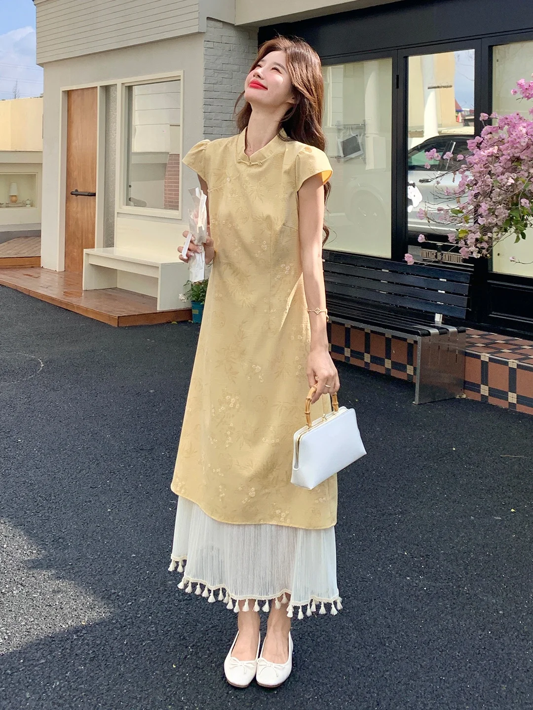黄色ドレスの取り入れ方は？厳選5選で、日常からイベントまで自在に活用できるスタイルを紹介