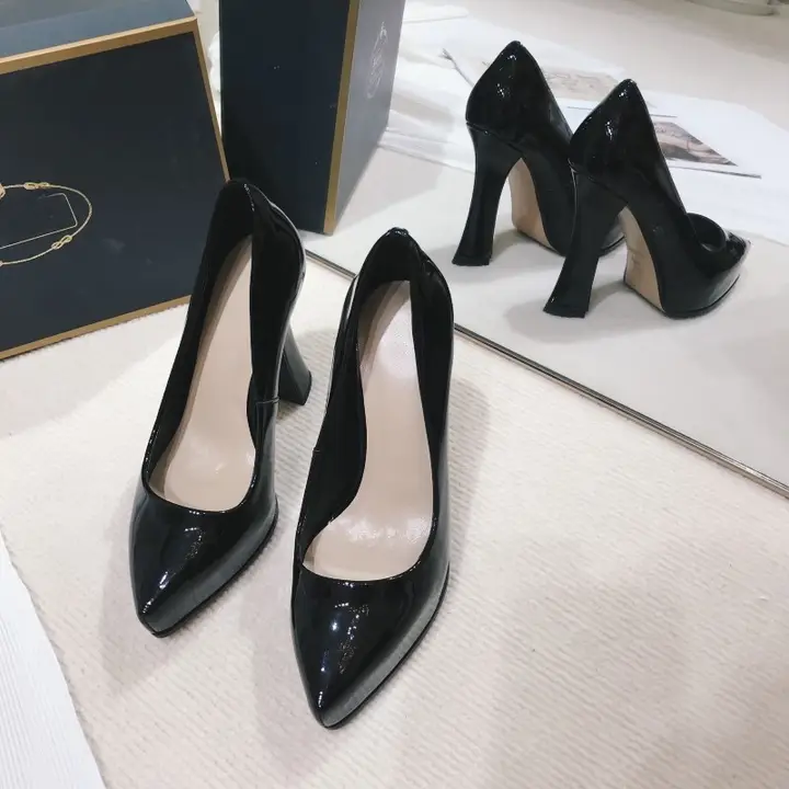 パンプス レディース ポインテッドトゥ ブロックヒール プラットフォーム エナメル 本革 ベージュ きれいめ 上品