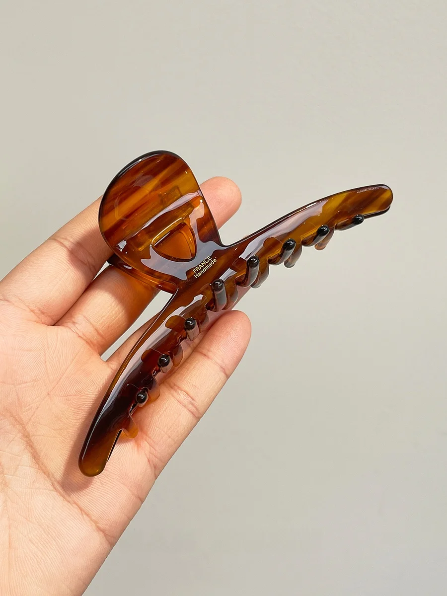 イエベウェーブの日常に合う、1本で決まるヘアクリップは？