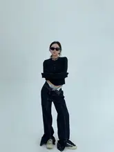 シンプルな刺繍入り短丈長袖Tシャツ【カジュアル・女性用・ラウンドネック】