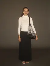 黒のエアレイヤースポーツロングスカート