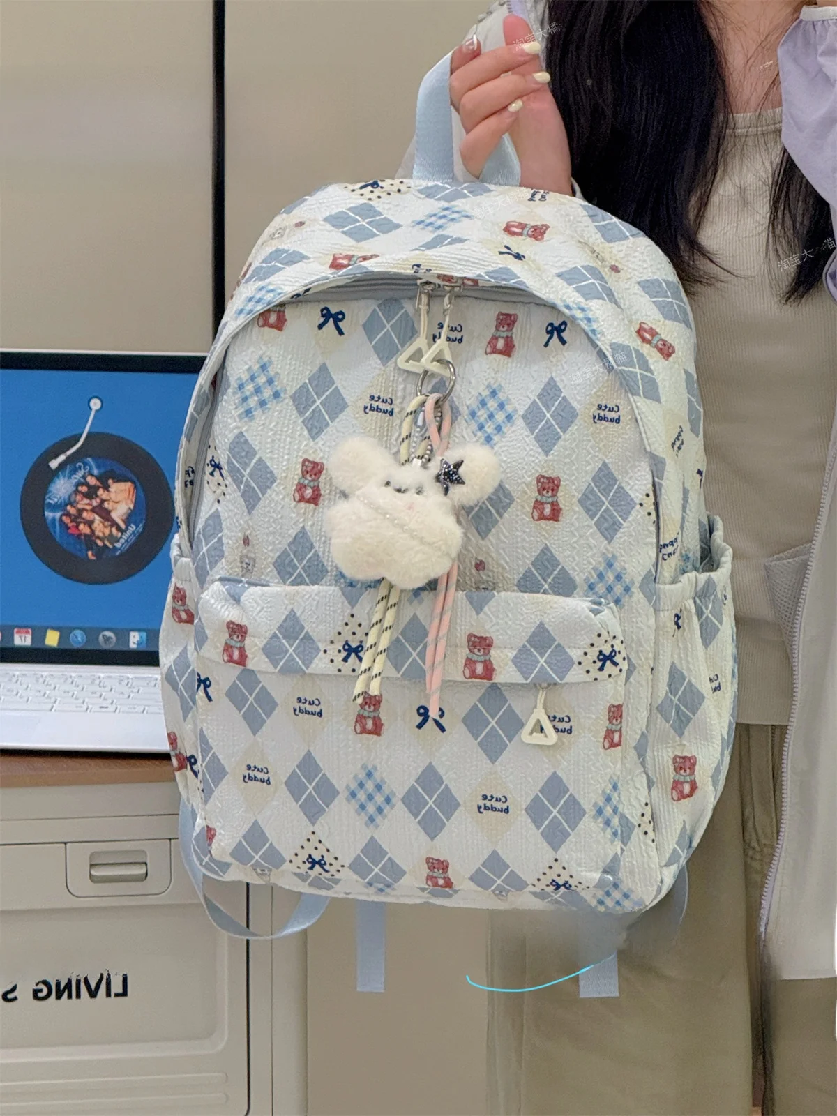 高校生が通学と修学旅行で使える「おしゃれで軽量なリュック」はどう選ぶ？