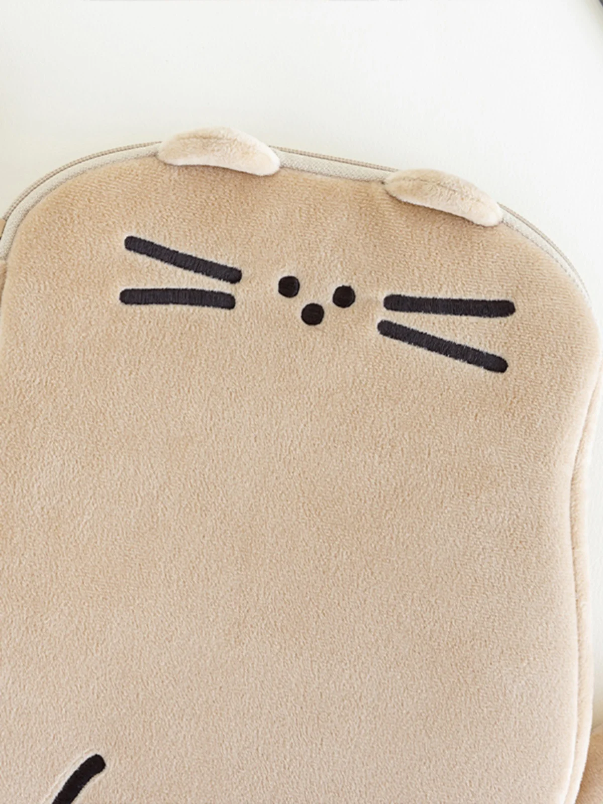可愛い猫デザインのiPad用厚手クッションケース：衝撃吸収とイラスト入りの実用性を検証