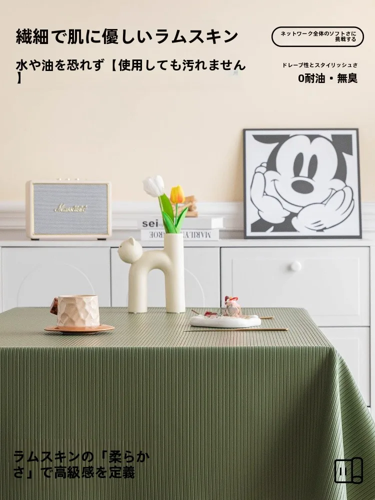 高級感ある羊革調テーブルクロス：防水・油汚れ防止機能が実際の家庭でどう活用されるか