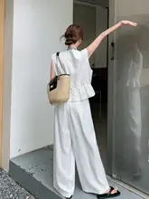 白色のエレガントな名門風ベストとシャツのコーディネート【夏用・した細見えワイドパンツ・セットアップ対応】
