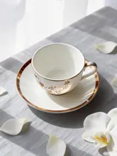 上品なデザインのマグカップとソーサーのセット【マグカップ・磁器製・ギフトボックス付き】（セットアップ対応）