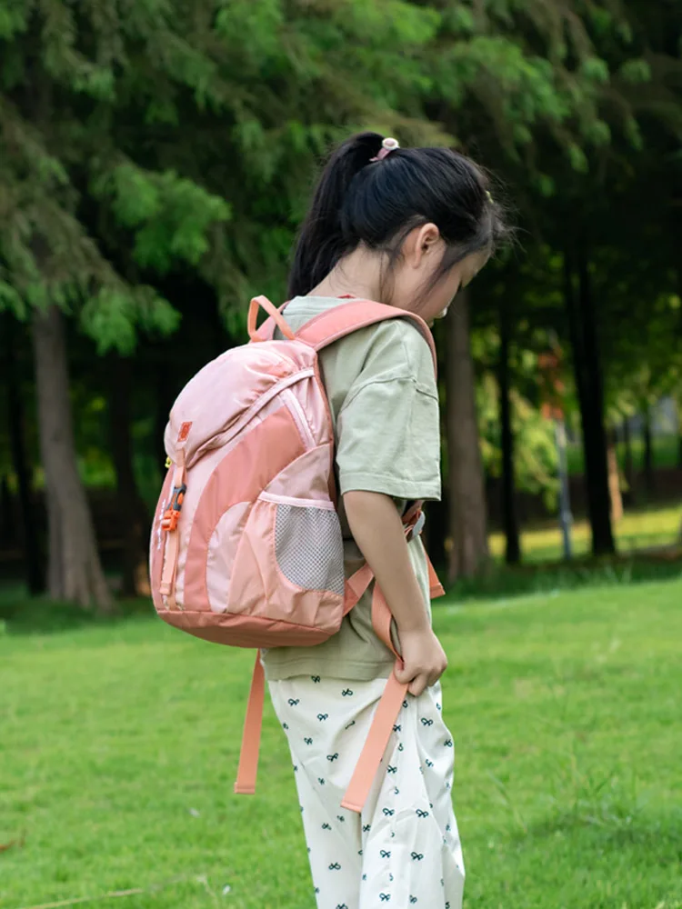子供用軽量リュックサック：アウトドア旅行に最適な15リッター容量の軽量デイパック