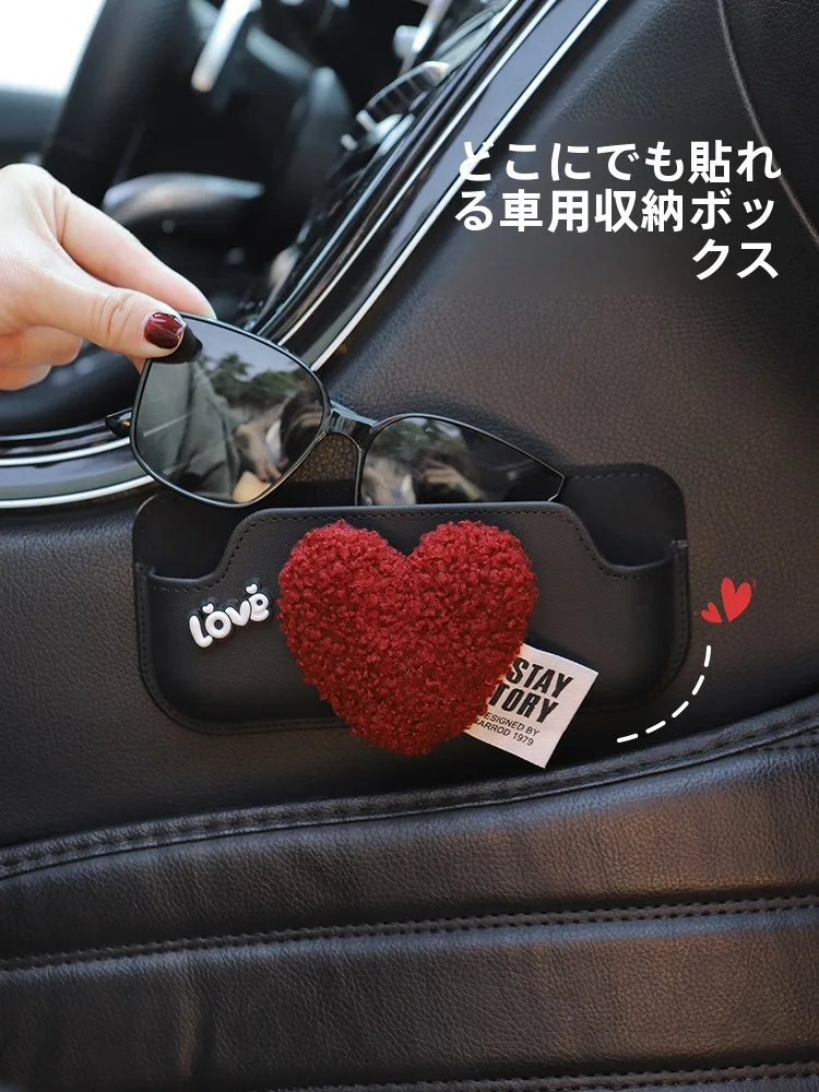 100均カー用品でバーマンを補完できる？車内に置くべきサングラスホルダーの選び方