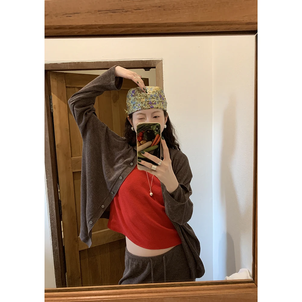 春と秋の温度変化に合わせて着られる、素材別に選ぶべきカーディガンの選び方とおすすめブランド3選は？
