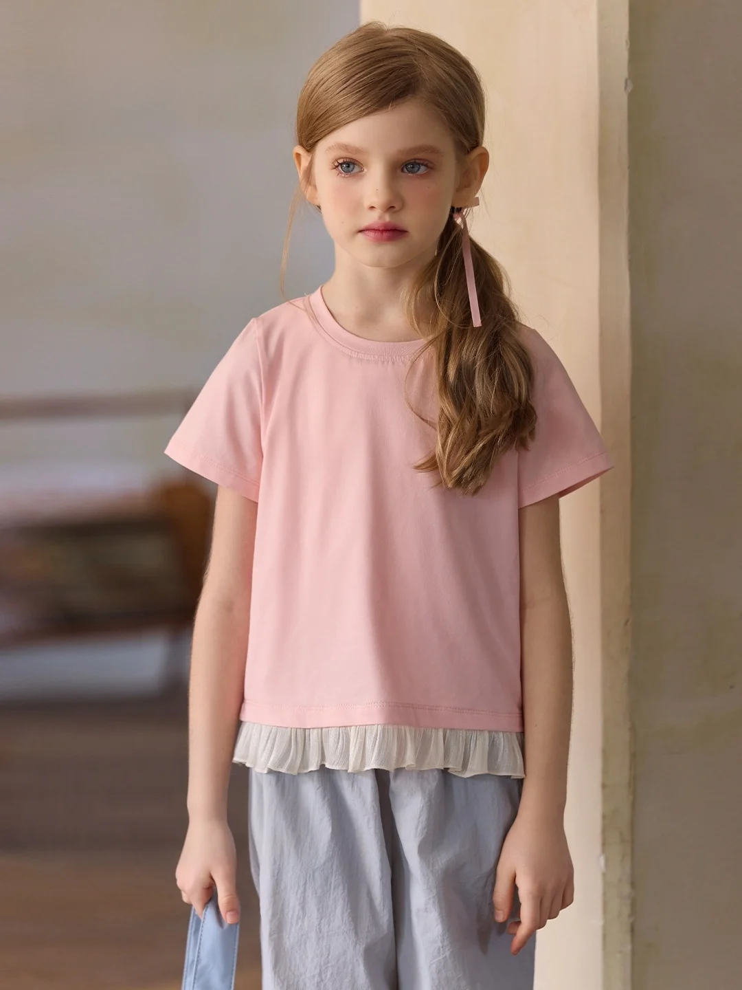 気温20度の子どもに着せるべき服は？夏の涼感Tシャツが意外とベストな理由