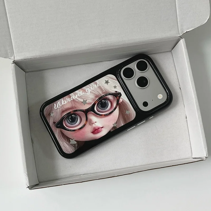 可愛いデザインのアンティーク人形風iPhoneケース：おもしろネタとデザインの実用性を徹底分析