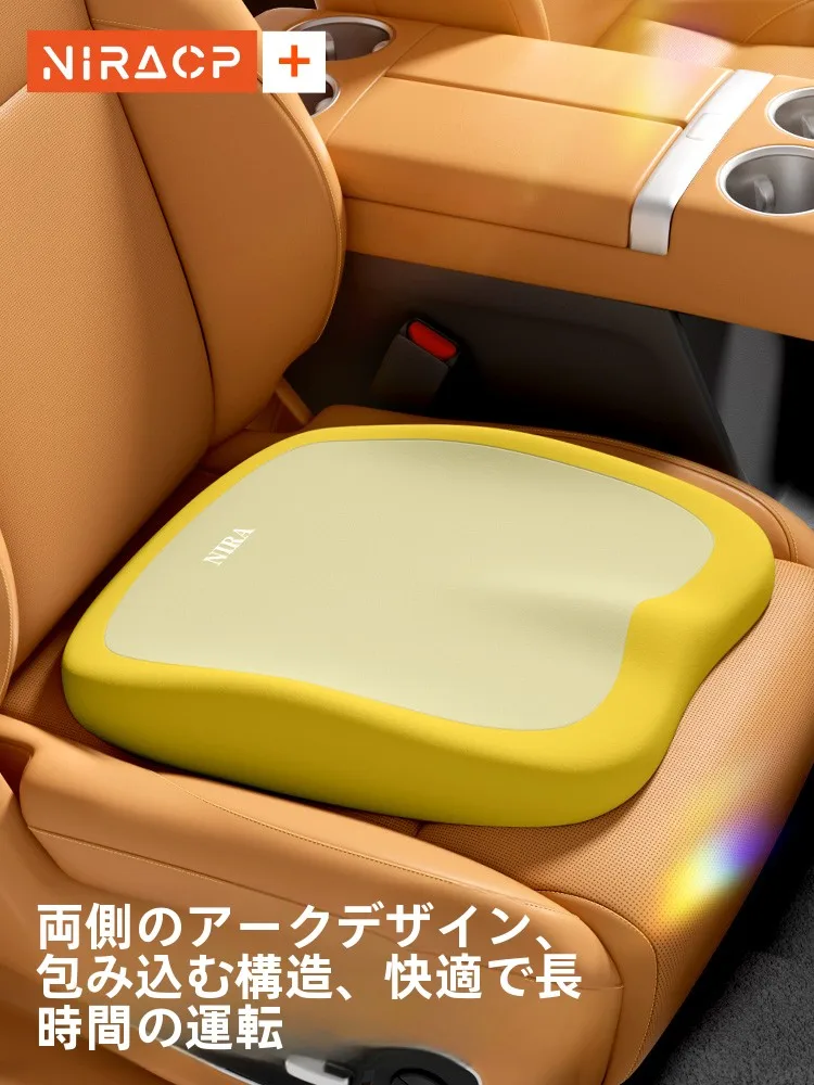 小柄な女性向けドライビングシートクッション：高さ調整機能と腰・ヒップ保護の実用性