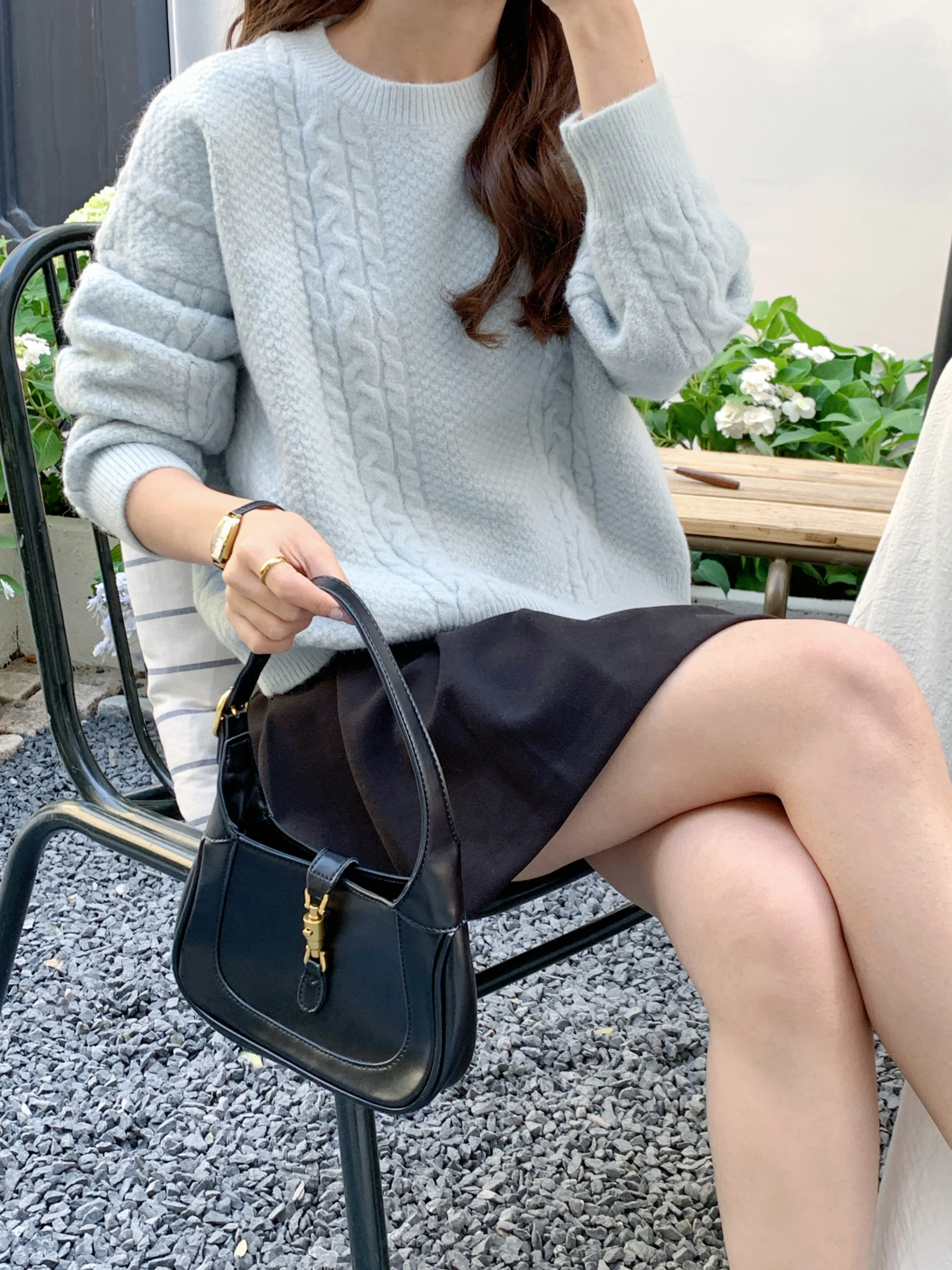 4月に買うべきニットは、厚手のルーズセーターが正解？