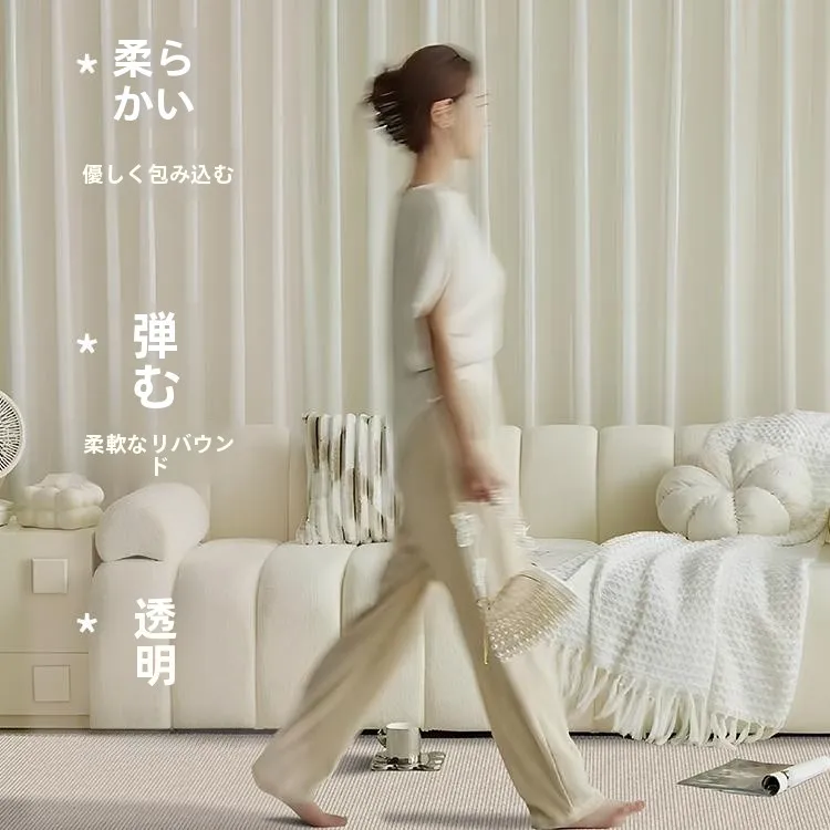 高級感あるシンプルなラグ：防水防汚機能付きソファマットの実用性と空間設計への影響