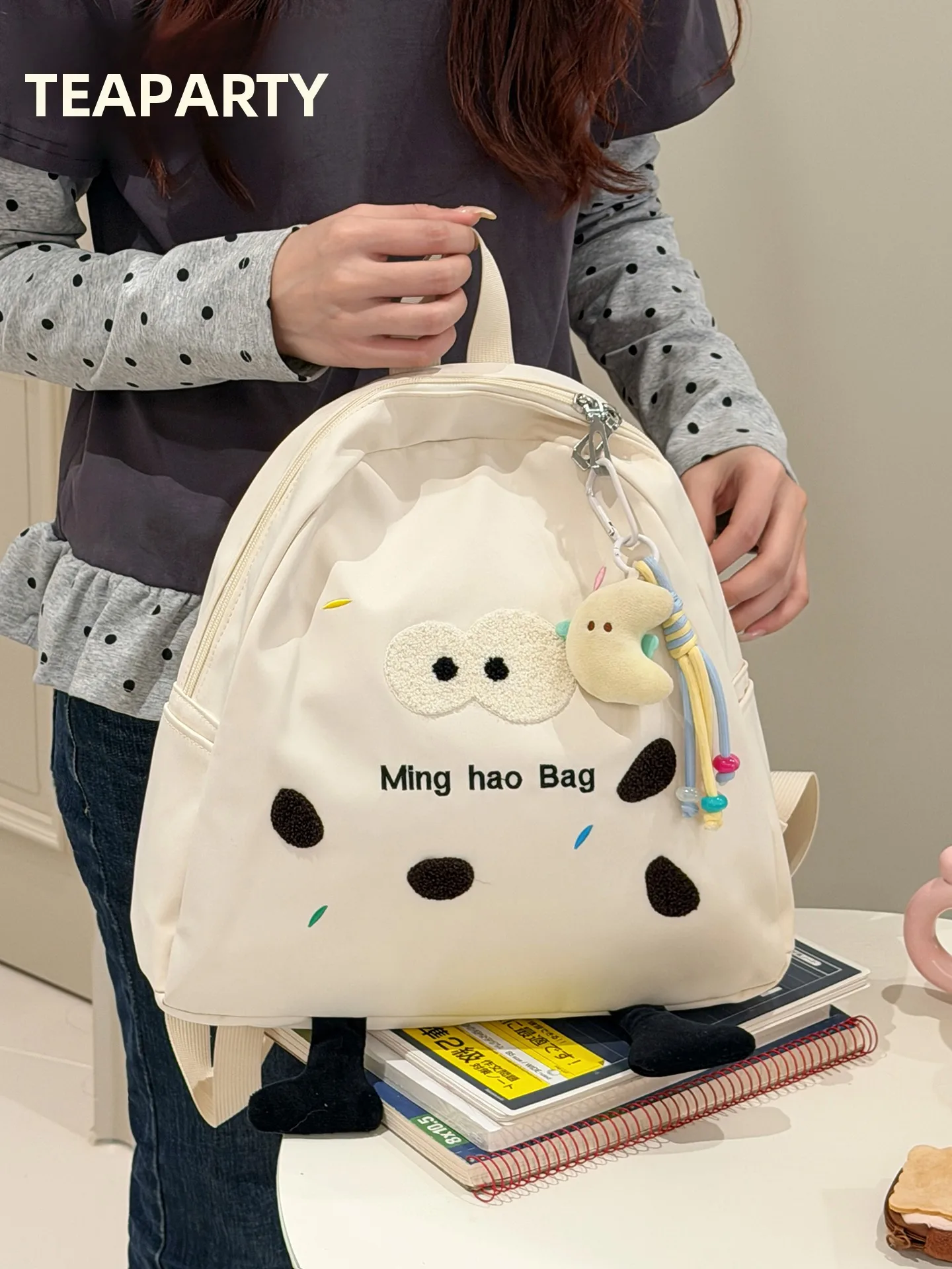 かわいいキャラクター柄リュックサック：子供用カジュアル・学校・旅行向けの安全で機能的な選択肢