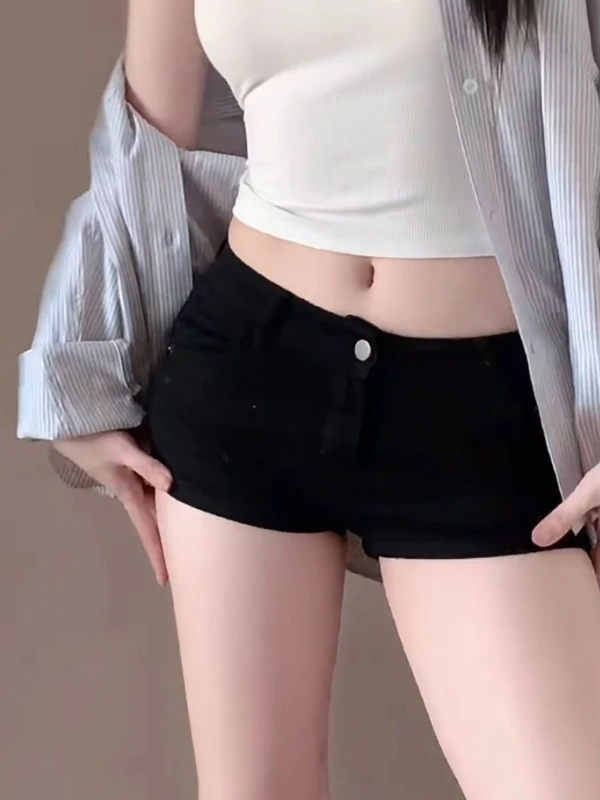 全身黒コーデ 夏にぴったりな1着は？黒スキニーコーデの本質を知れば失敗しない