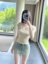 夏にぴったりのアイスクリームデザインVネック半袖Tシャツ【シンプルなフィットデザイン・女性用】