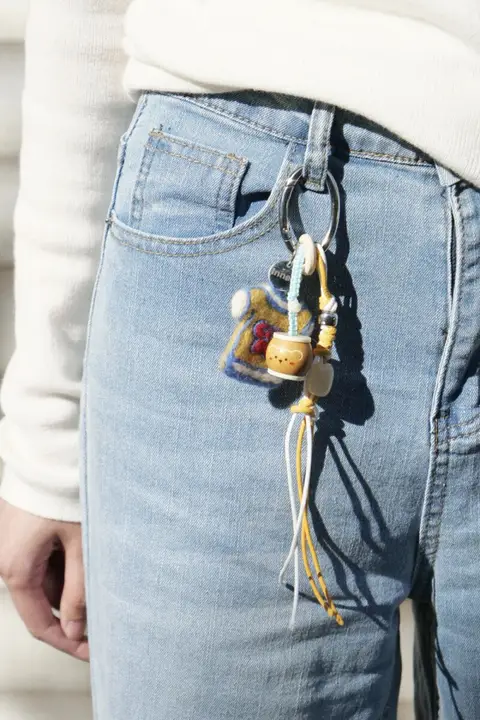 清新で創造的なハニーポット型のストラップ付きキーホルダー【レトロデザイン・携帯便利】