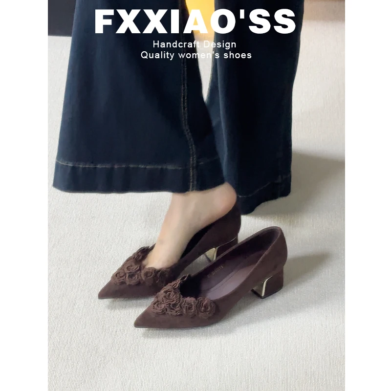 バラ色の粗いヒールパンプス：高ヒールでも足にやさしいデザインの実際