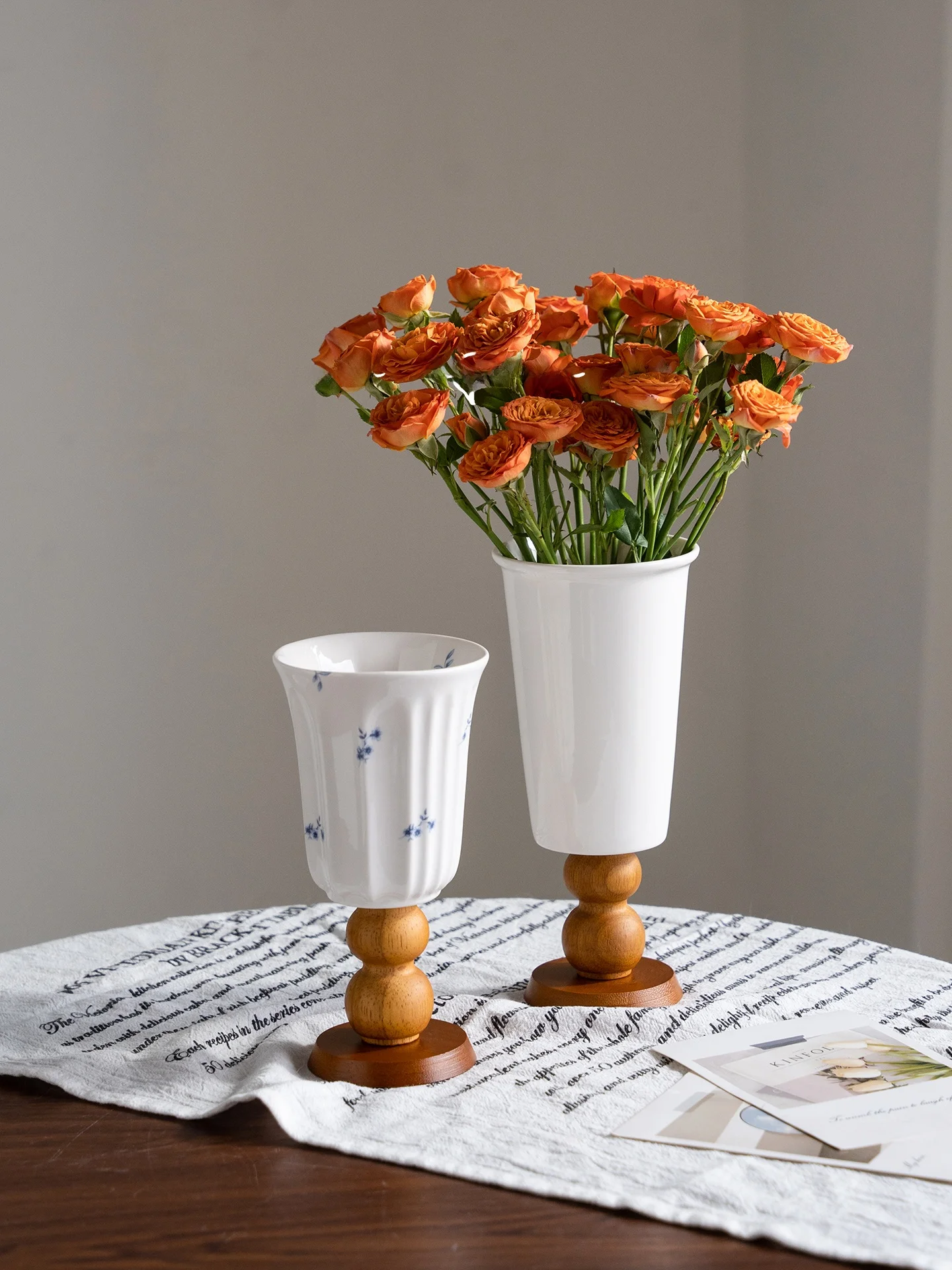一輪挿し 花瓶 はどんなもの？ヴィンテージ風の木製花瓶が、暮らしに与える本当の美しさとは？