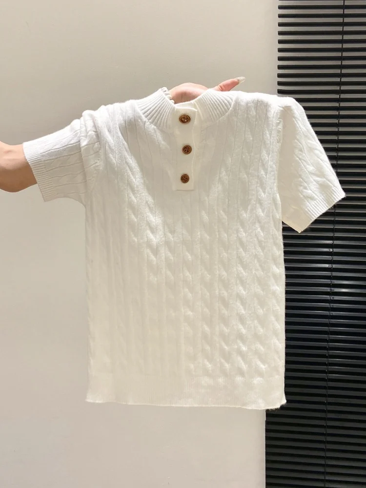 ピチッとしたニットは、本当に夏にぴったりなの？ハート刺繍の赤いニットTシャツが教えてくれたこと