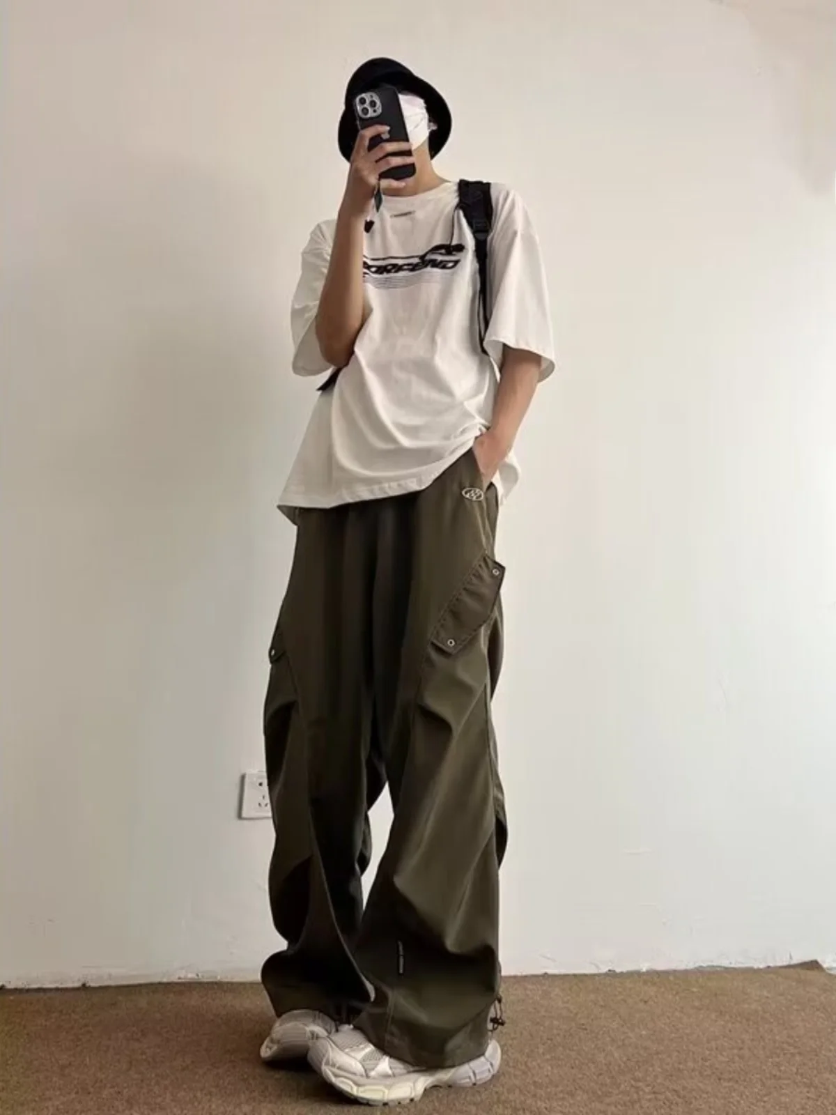 収納力と軽さのポケット多めカ ーゴパンツは、どんな人にこそおすすめなの？