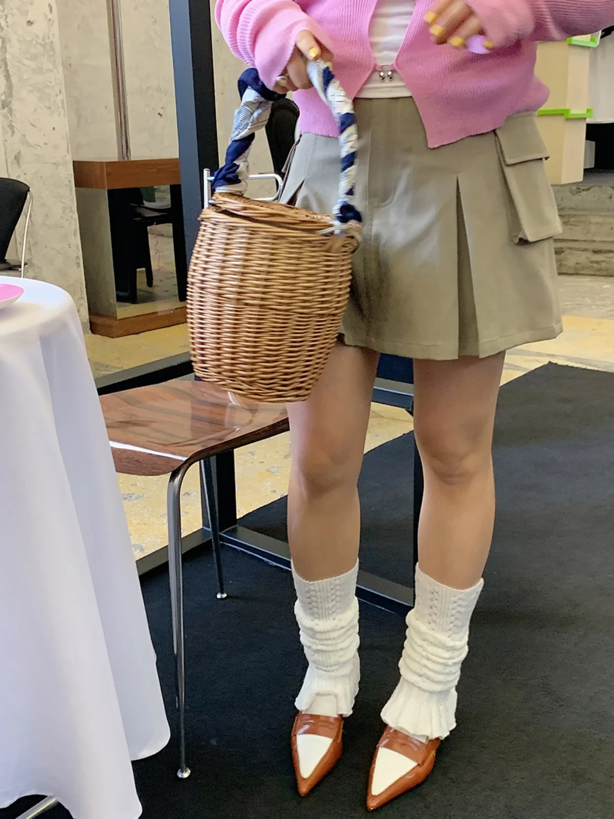プリーツスカート コーデ 完全ガイド｜トップス選びのルールと自然なスタイルの実現法
