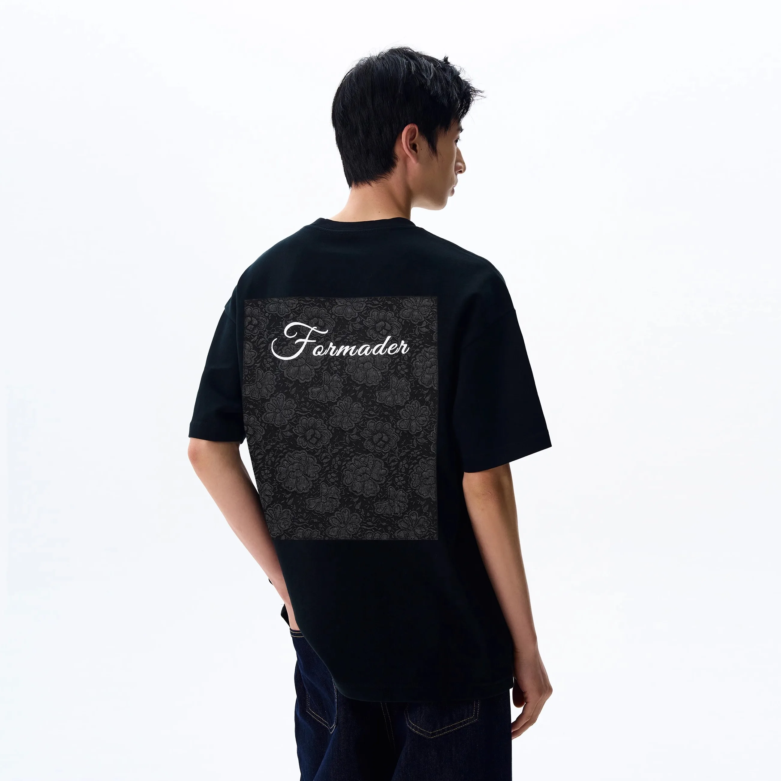 Tシャツの後ろにどんなデザインがおすすめ？実際の使い方と選び方を徹底解説