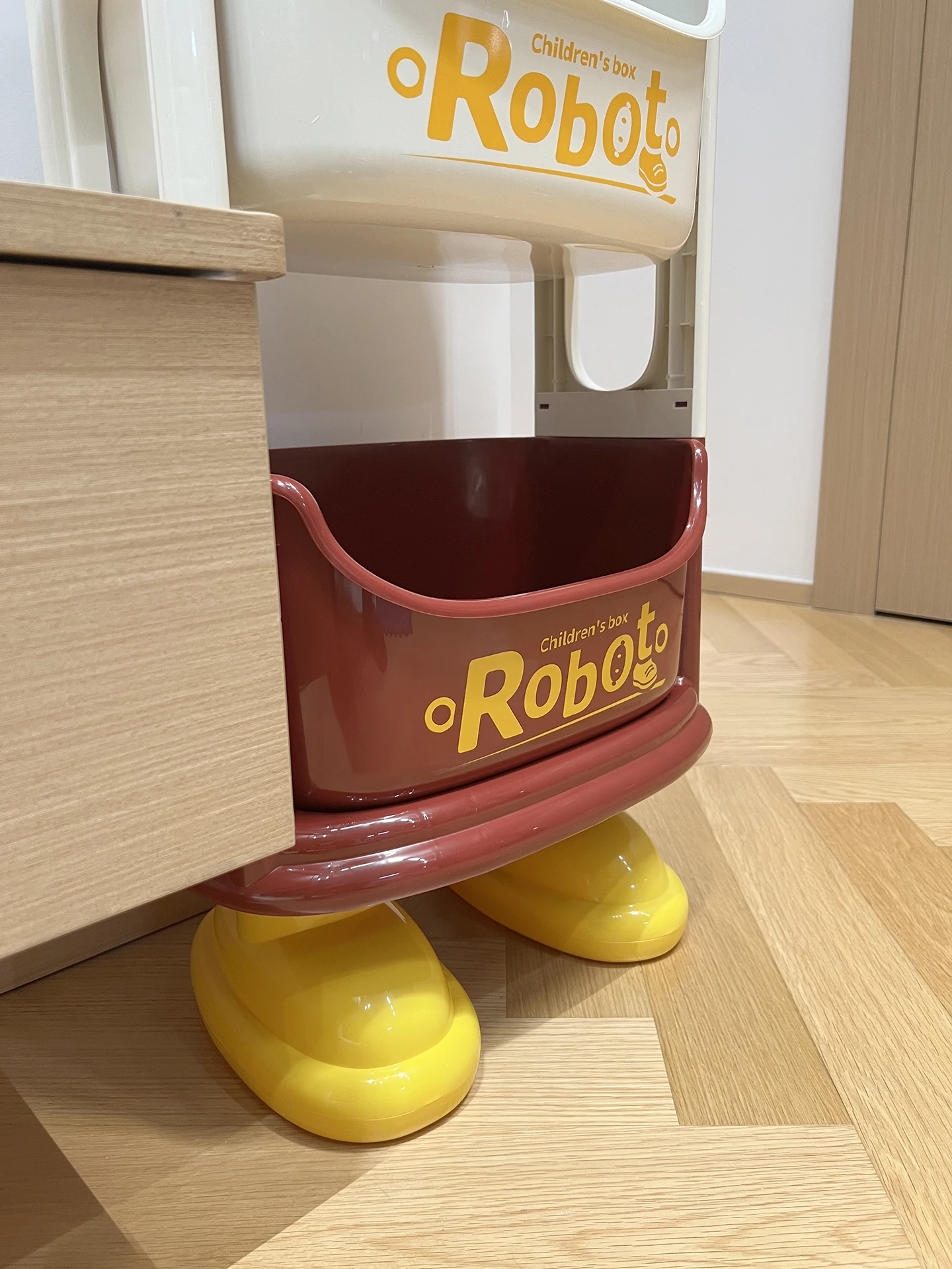 可愛らしいデザインのプラスチック収納棚：リビングや子供部屋でのおもちゃ整理に最適な多段式収納