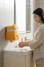壁掛けタイプの防水ティッシュボックス【穴あけ不要・トイレ用】
