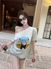 白色 カートゥーンプリント 斜め肩 短袖Tシャツ【夏用・ファッショナブル】【ハイウエスト・リボン付き・カジュアルショートパンツ】（セットアップ対応）