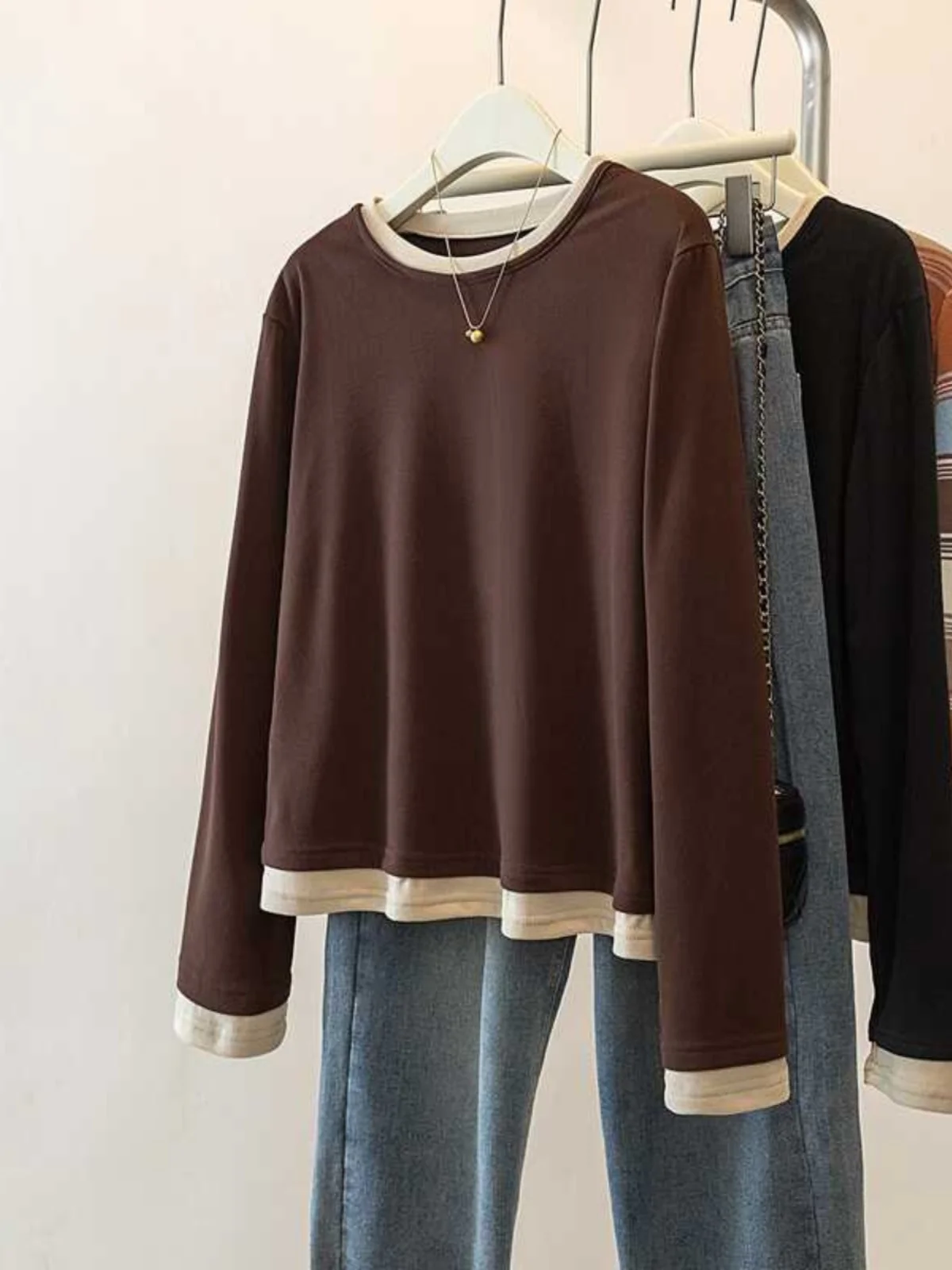 ロンティー重ね着：散来長袖Tシャツの通勤シーンでの実用性と着用方法