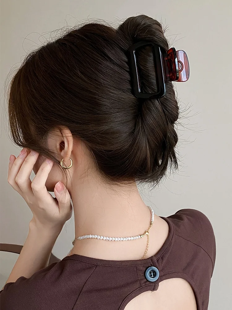 ショートヘアにメッシュをどう入れるか？レトロなシンプルデザインが意外に人気の理由とは