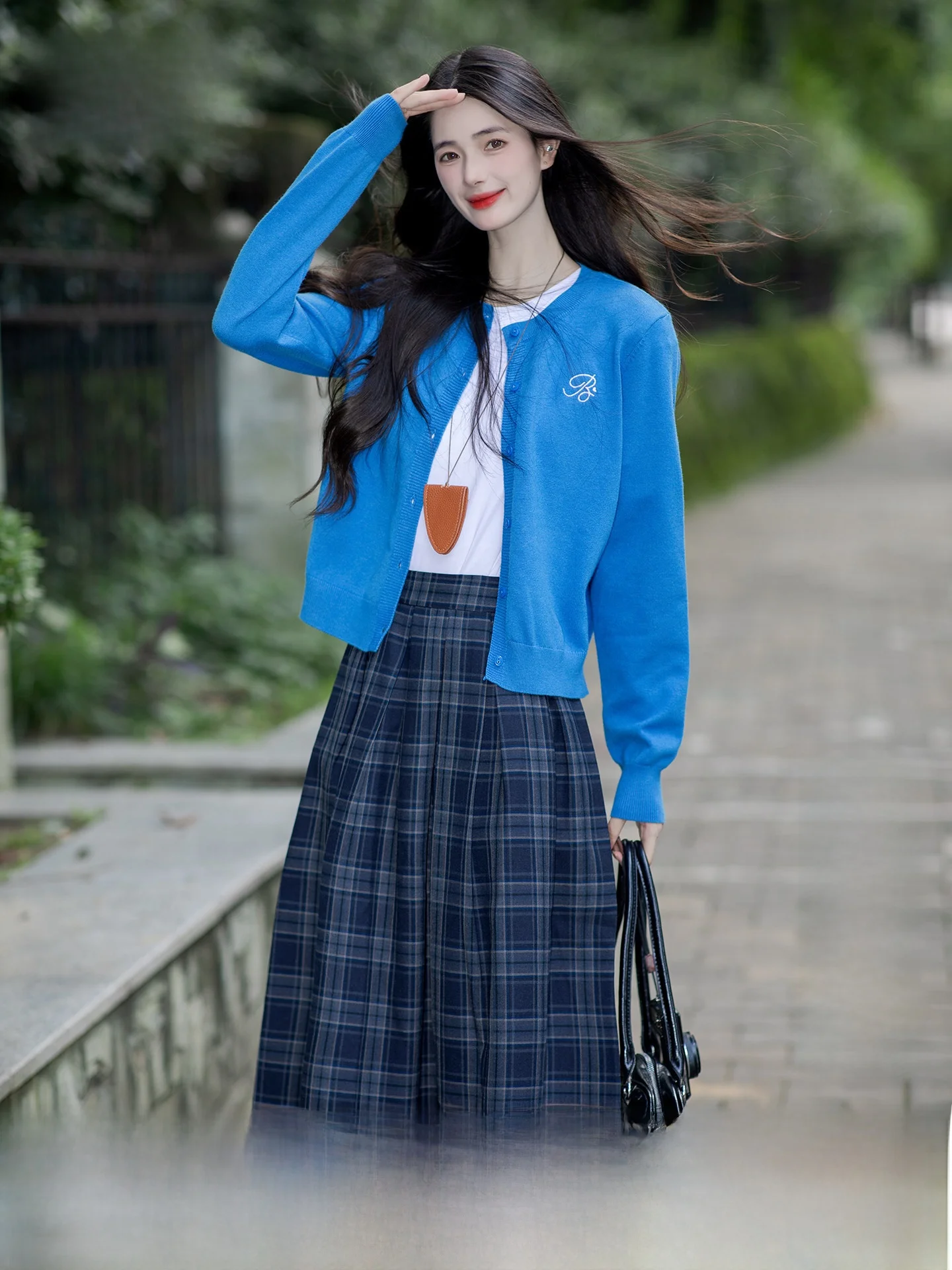 イエベ秋から春へのコーデに合う服は？厳選5選と、季節変化に合わせた着こなしの実践ノウハウ