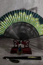 孔雀柄の竹製折り扇子【古典工芸・女性用・ダンス衣装に最適・レトロデザイン】