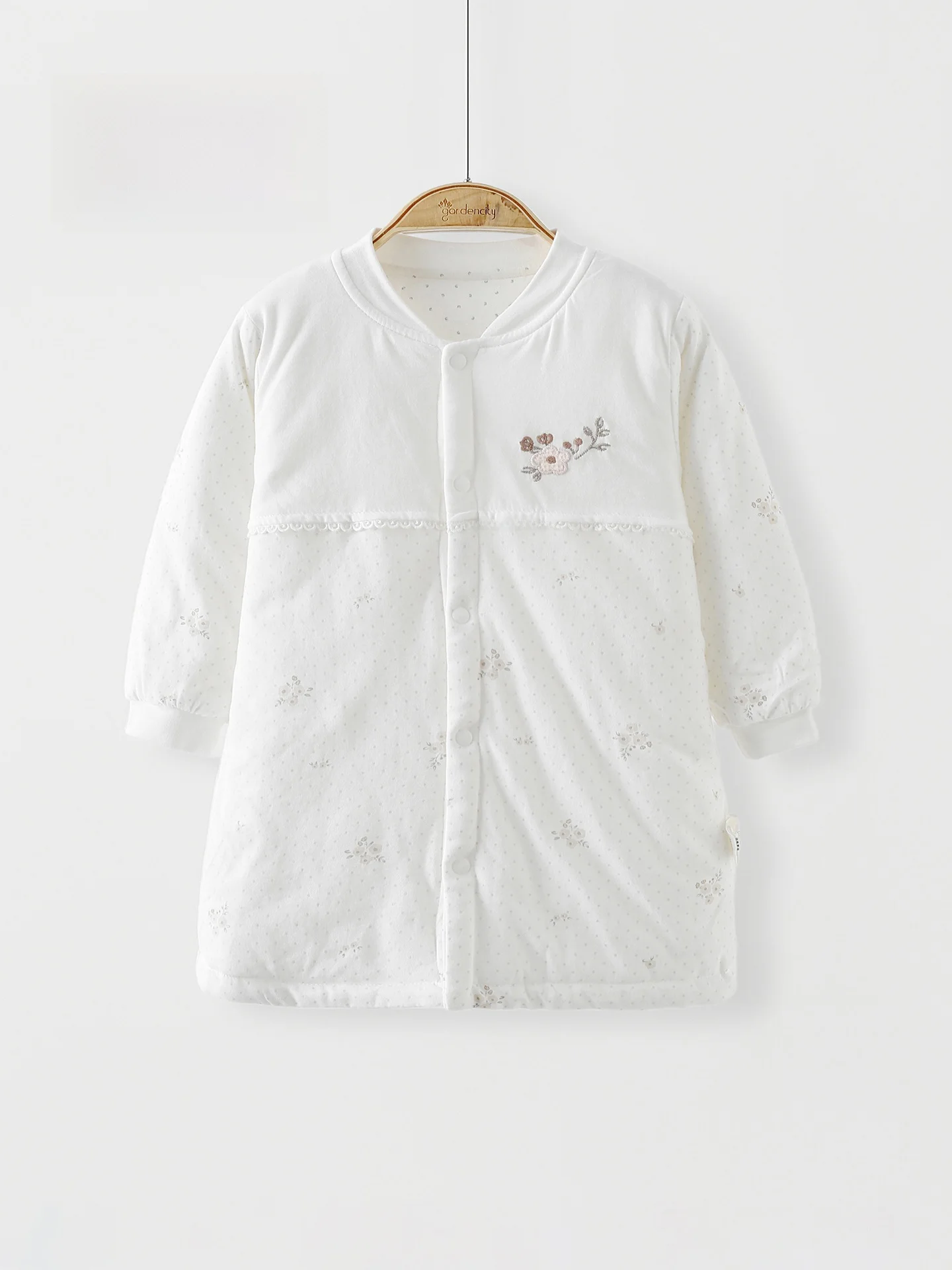 1歳冬寝るときの服：ベビー用ドット柄パジャマの機能と選び方