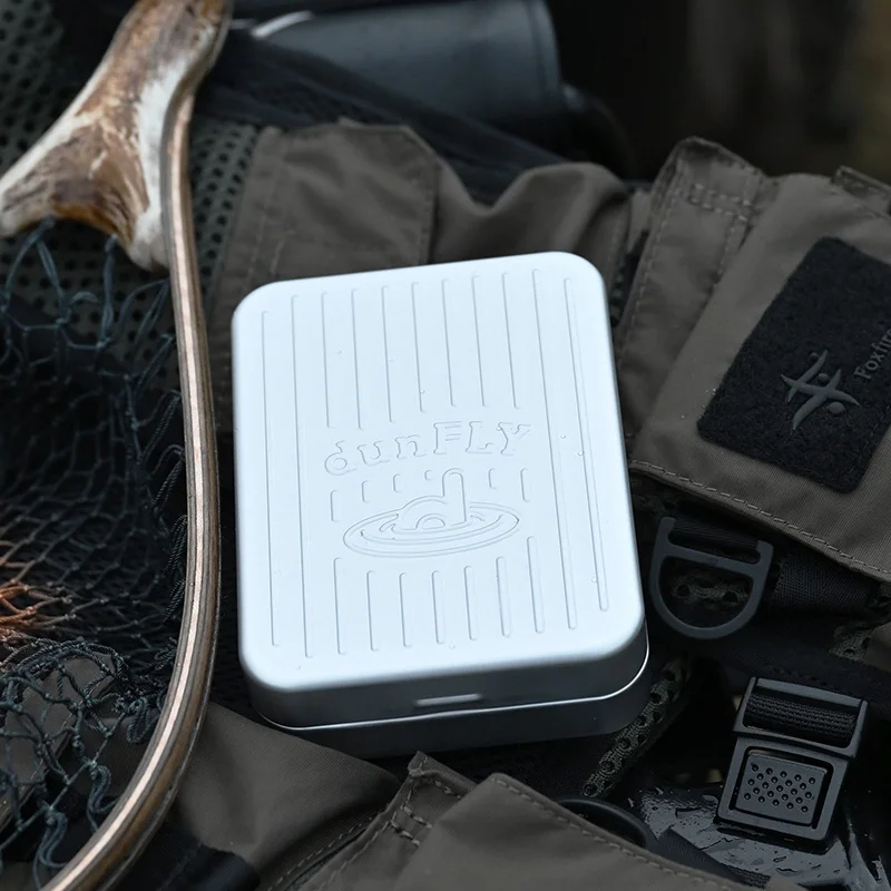 釣り用アルミボックス：LIVEOUT DF1209Sの収納性能と実用性