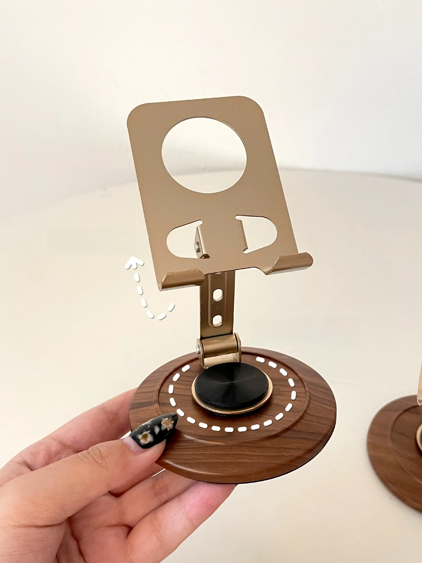 iPad 4K再生に最適な360度回転スマホスタンドの実用性と使用シーン