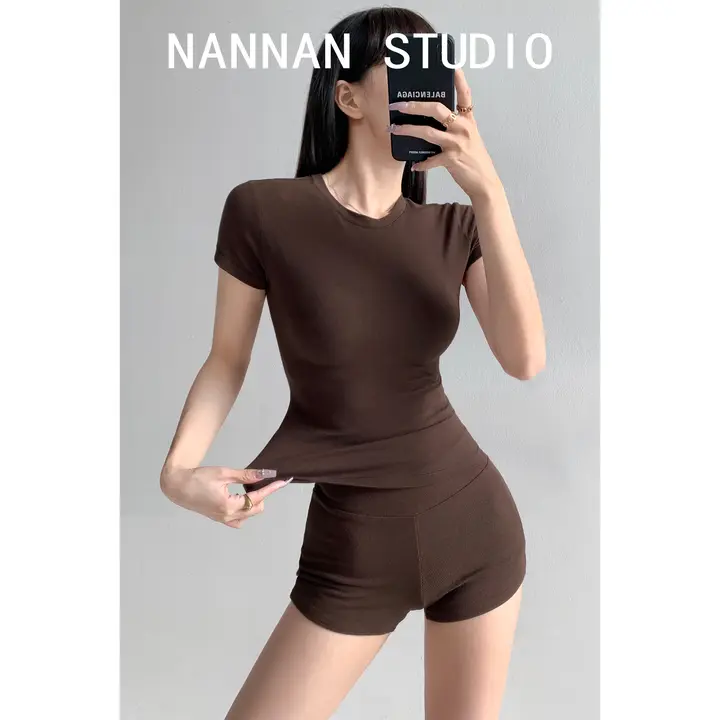 体型を美しく見せる！小さめラウンドネックの短袖Tシャツ【極上の柔らかさ・夏用・フィット感抜群】
