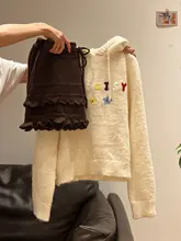 Aラインスカートとニット長袖トップスの秋冬コーディネート（セットアップ対応）