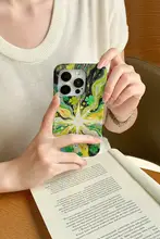 四葉のクローバー モチーフのスマホケース【iPhone14・16・17 Pro対応・シンプルデザイン・ソフトタイプ】