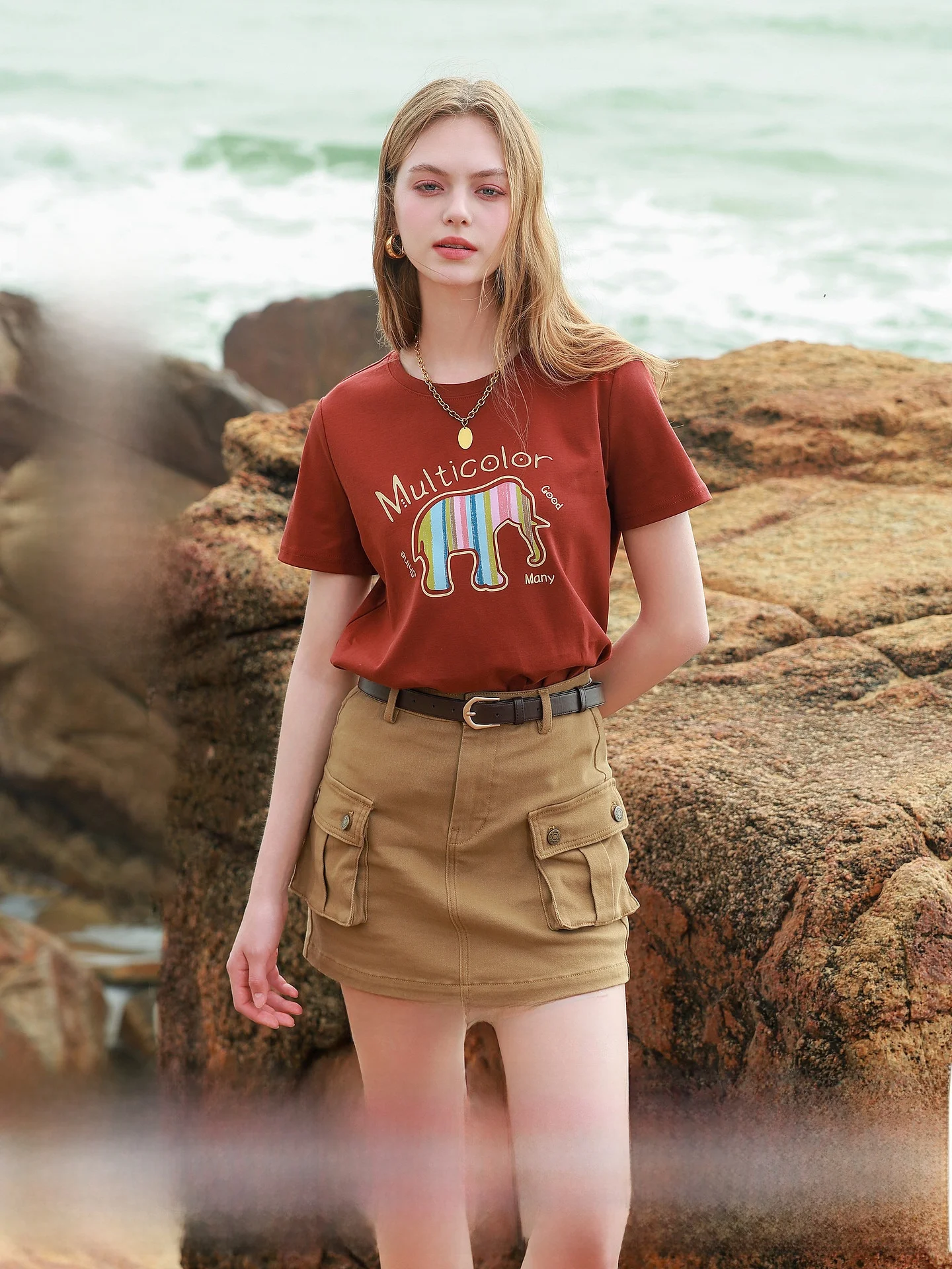 大きな象のデザインTシャツは、どんな人にぴったり？