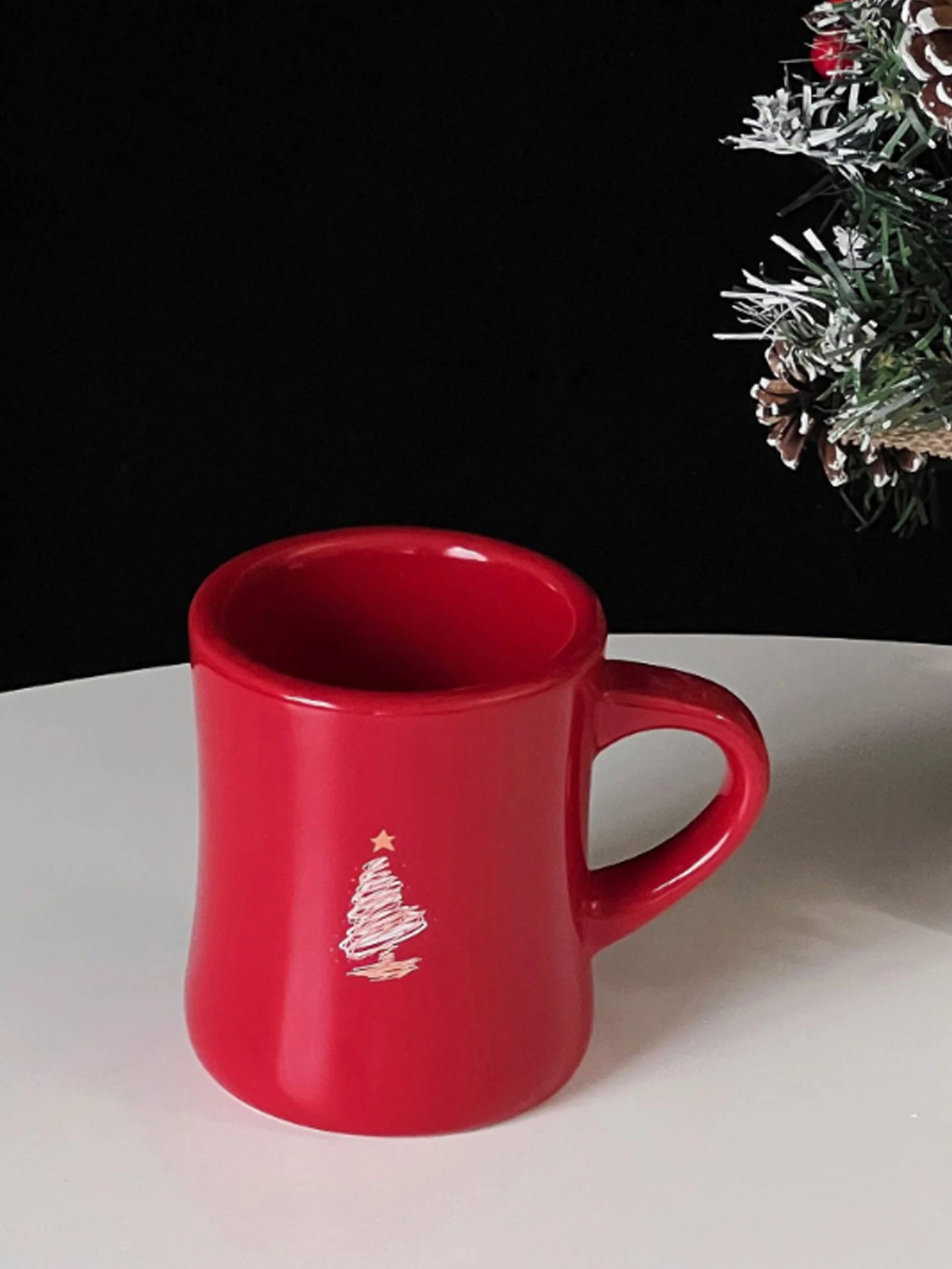 クリスマスギフトにぴったりなセラミックマグカップのデザインと実用性を徹底解説